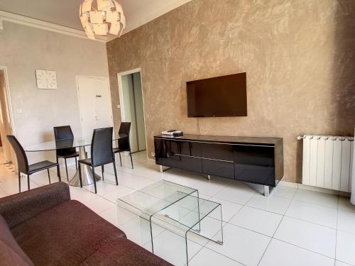 One-Bedroom Apartment image 10