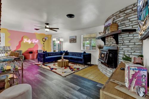 Eclectic Fun Haus with Hot Tub - 3 Min Drive to Main