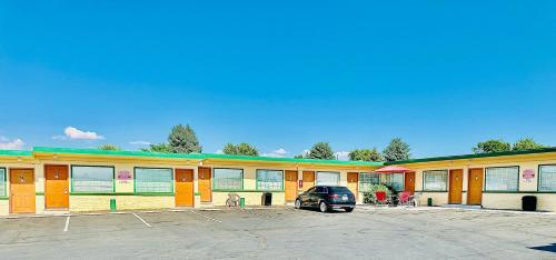 Sage N Sand Motel - image 8