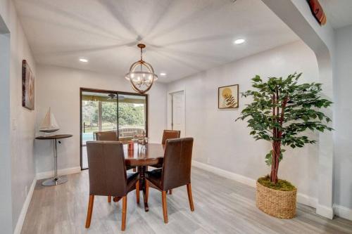 Ananda Farmhouse and Retreat. in Lake Worth, USA