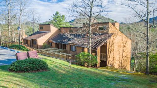 Buitenkant, Fairway Forest in Sapphire (NC)