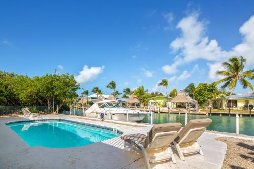 Lobster Lodge and Manatee Manor in Duck Key, USA