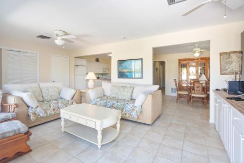 Lobster Lodge and Manatee Manor in Duck Key, USA