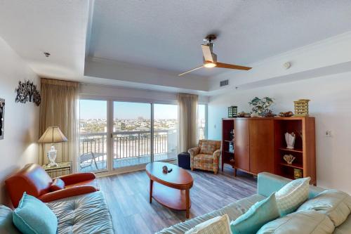 Harbor Landing B0402 image