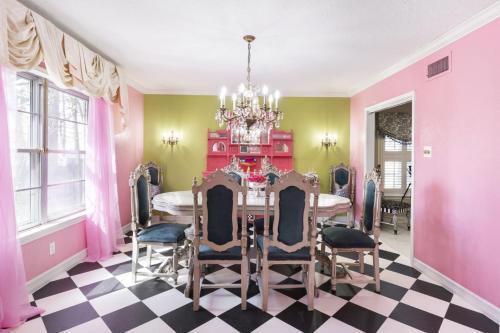 Pink Shutter House in Conroe, USA