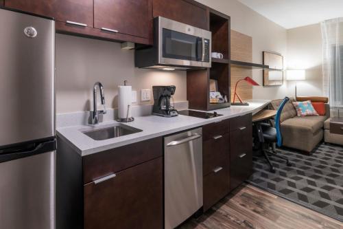 Towneplace Suites By Marriott Hays - image 2