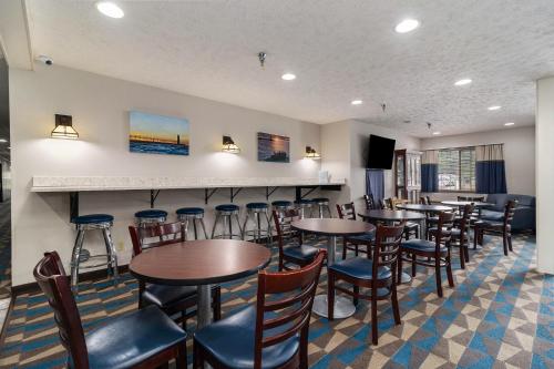 Microtel Inn & Suites by Wyndham Manistee