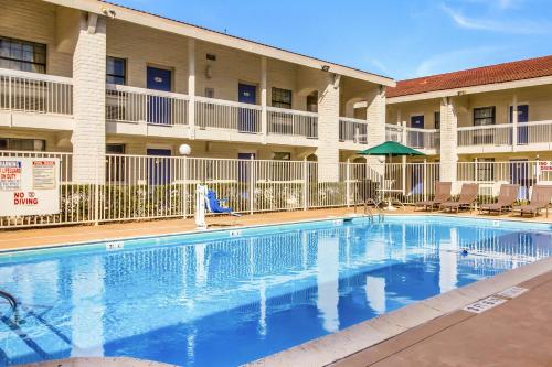 Motel 6-Baytown, TX - Garth Rd