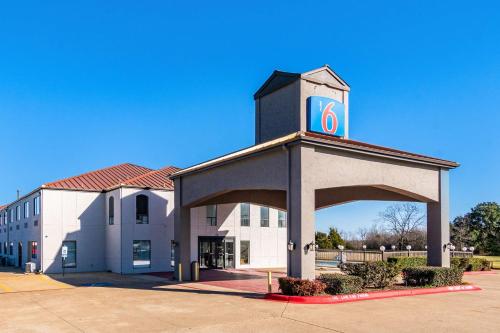 Motel 6-Ennis, TX