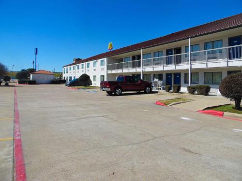 Motel 6-Ennis, TX