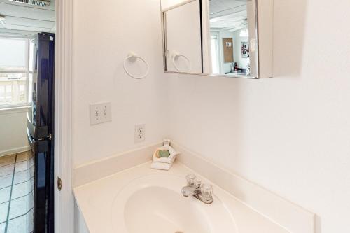 Treehouse Townhome – Pensacola Beach, FL