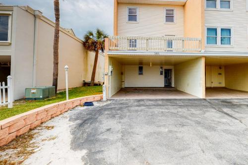 Treehouse Townhome – Pensacola Beach, FL