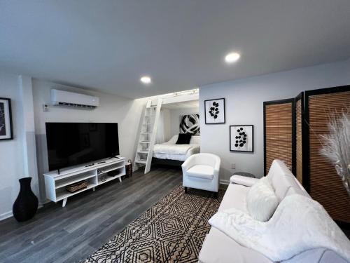 The Double Door Inn - Unit 1 in Matthews, USA