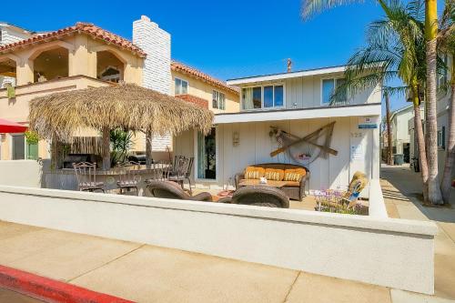 Nautical Newport Duplex Compound in Newport Beach, USA