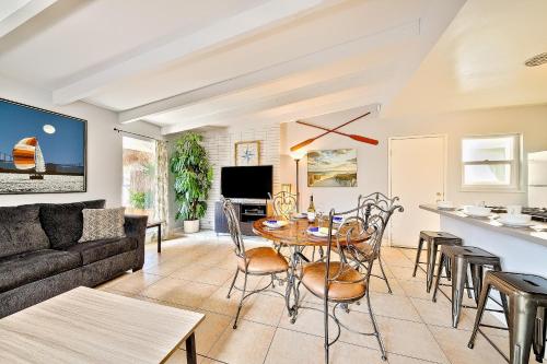Nautical Newport Duplex Compound in Newport Beach, USA