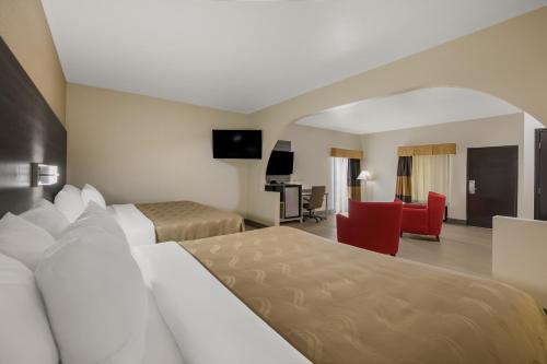 Quality Inn Commerce - image 13