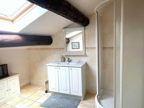 Badkamer, Gites au Château des Estubiers (Gites au Chateau des Estubiers) in Les Granges-Gontardes
