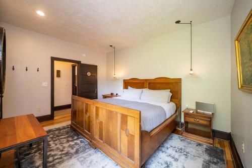 Historic Marshall Inn Private Rental next to downtown in Marshall, USA