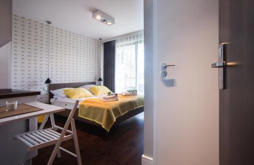 Standard Double Room with Kitchenette image 5