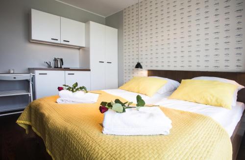 Standard Double Room with Kitchenette image 6