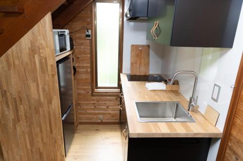One-Bedroom Cabin (Riverside) image 3