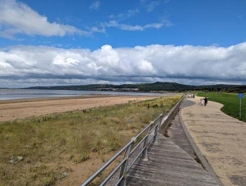 Coastal Retreat in Carmarthenshire in ลานนีลลิ