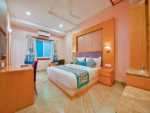 Deluxe Room image 2