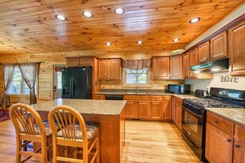 Tranquility Too Cabin & Tranquility Too Cottage in Waynesville, USA