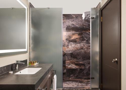 1 queen bed