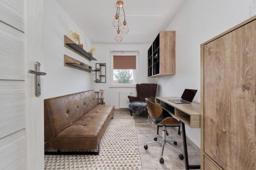 Spacious Apartment suitable for Remote Work with Balcony & Parking by Noclegi Renters - image 3
