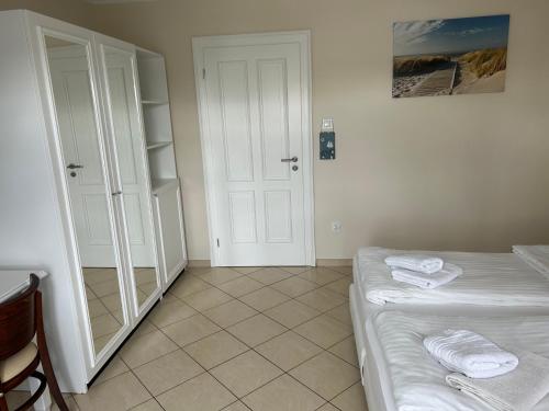 Double Room with Private Bathroom in the corridor
