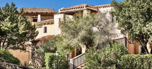 Зовнішній вигляд готелю, ISA-Residence wityh swimming-pool near Porto Cervo and only 350 meters from the beach in Порто Черво