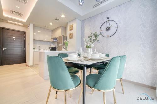Magnificent 3BR Townhouse at DAMAC Hills 2, Dubailand by Deluxe Holiday Homes, Dubaj (zdjęcie 2)