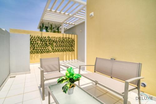 Magnificent 3BR Townhouse at DAMAC Hills 2, Dubailand by Deluxe Holiday Homes, Dubaj (zdjęcie 7)