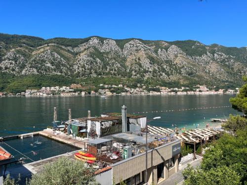 Sea Breeze, Kotor