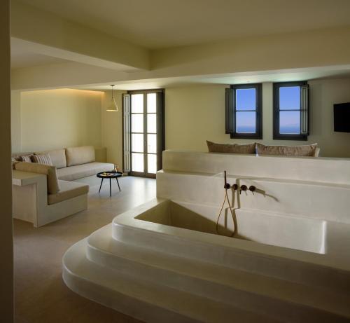 Elessa Hotel Room Type - Senior Suite with Heated Plunge Pool and Sea View