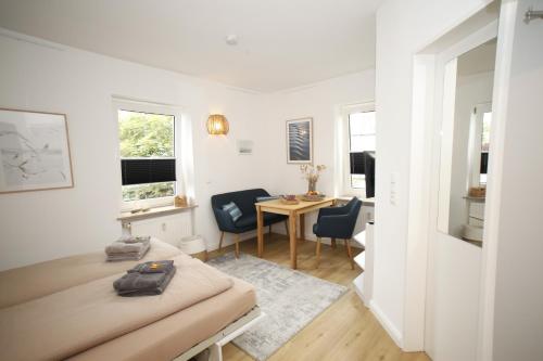 One-Bedroom Apartment image 10