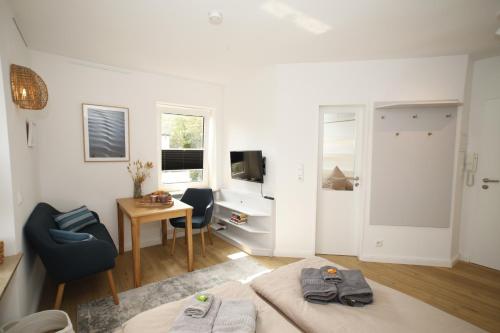 One-Bedroom Apartment image 6