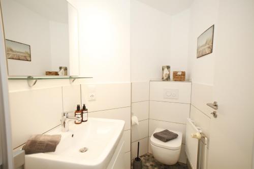 One-Bedroom Apartment image 4