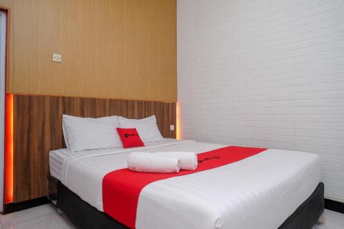 RedDoorz At Pondok Eyang Obi Sleman Room Type - Deluxe Double Room