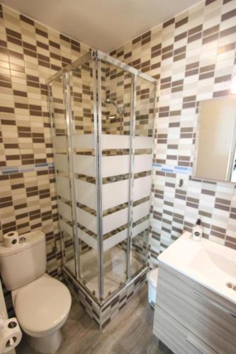 One-Bedroom Apartment image 9