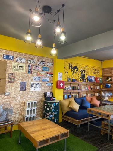 Shared lounge/TV area, Hive Bed and Backpacker near Chihsing Lake Yuanyue Farm