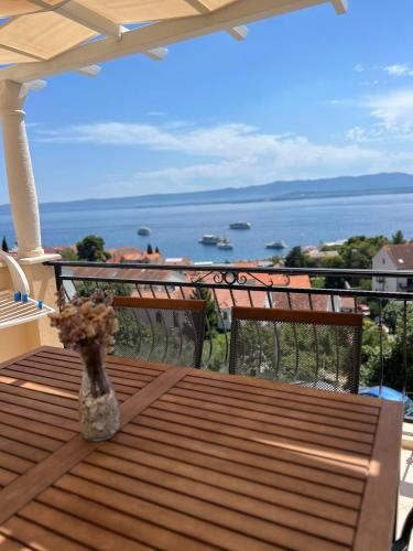Comfort Two-Bedroom Apartment with Balcony and Sea View