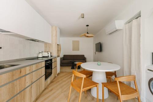 LITTLE OASIS - private terrasse near the center and the beach - image 4