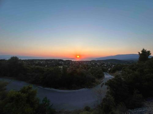 YourLittleMiracle-PanoramicView+FirePit+Garden+BBQ