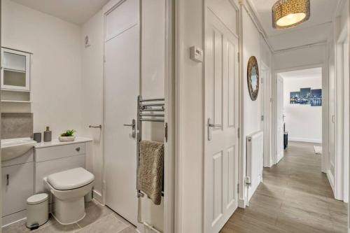Hidden Gem in Battersea w/ Free Parking, Londra (foto 7)