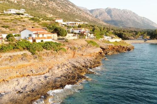 Santa Maria - Seaside Serenity - Tap to explore photos