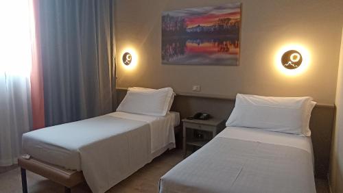 2 twin beds