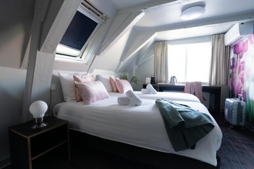 Multatuli Hotel - image 5