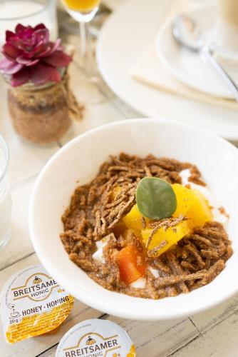 Multatuli Hotel - image 11